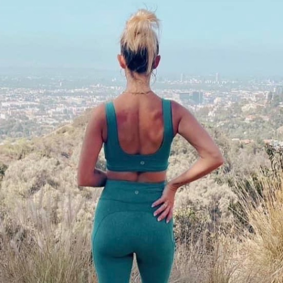 Lululemon Teal Bra Size 6 MINT - Picture 1 of 8